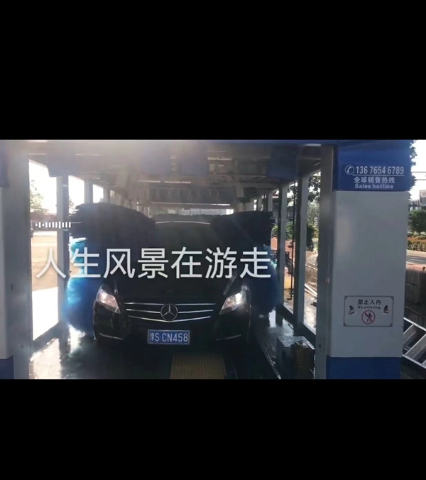 河南信陽-潢川迎賓加油站 連續(xù)式隧道9刷電腦洗車機安裝完畢調(diào)試現(xiàn)場拍攝
